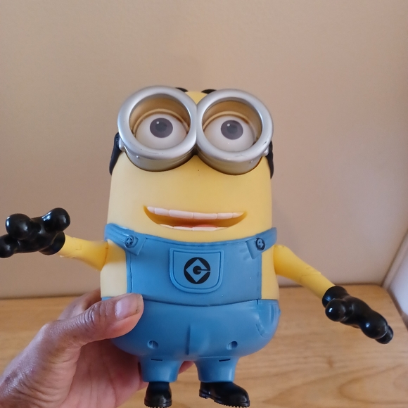 Despicable Me Minion Interactive Talking Action Figure DAVE - Picture 4 of 7